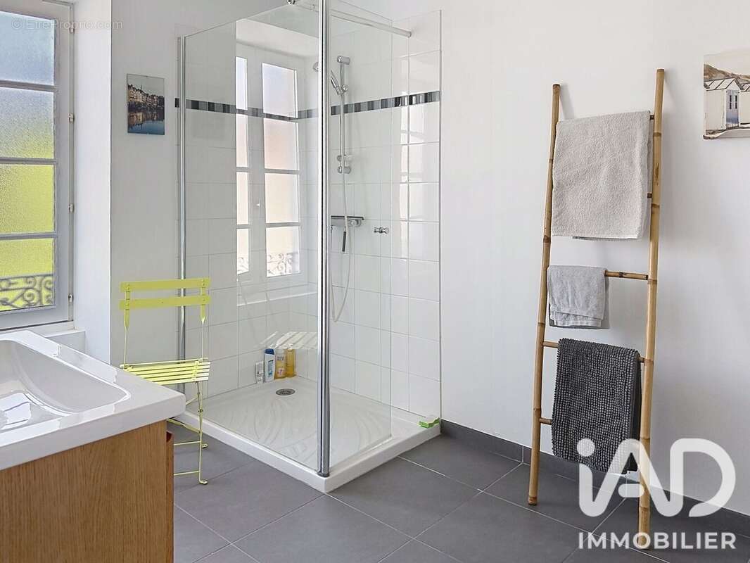Maison 129 m² à Surgeres  - photo 5