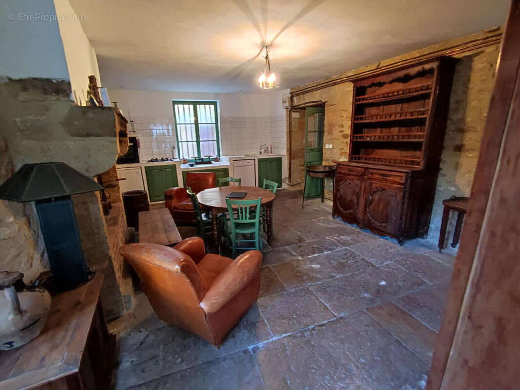 Maison à VIC-LE-COMTE