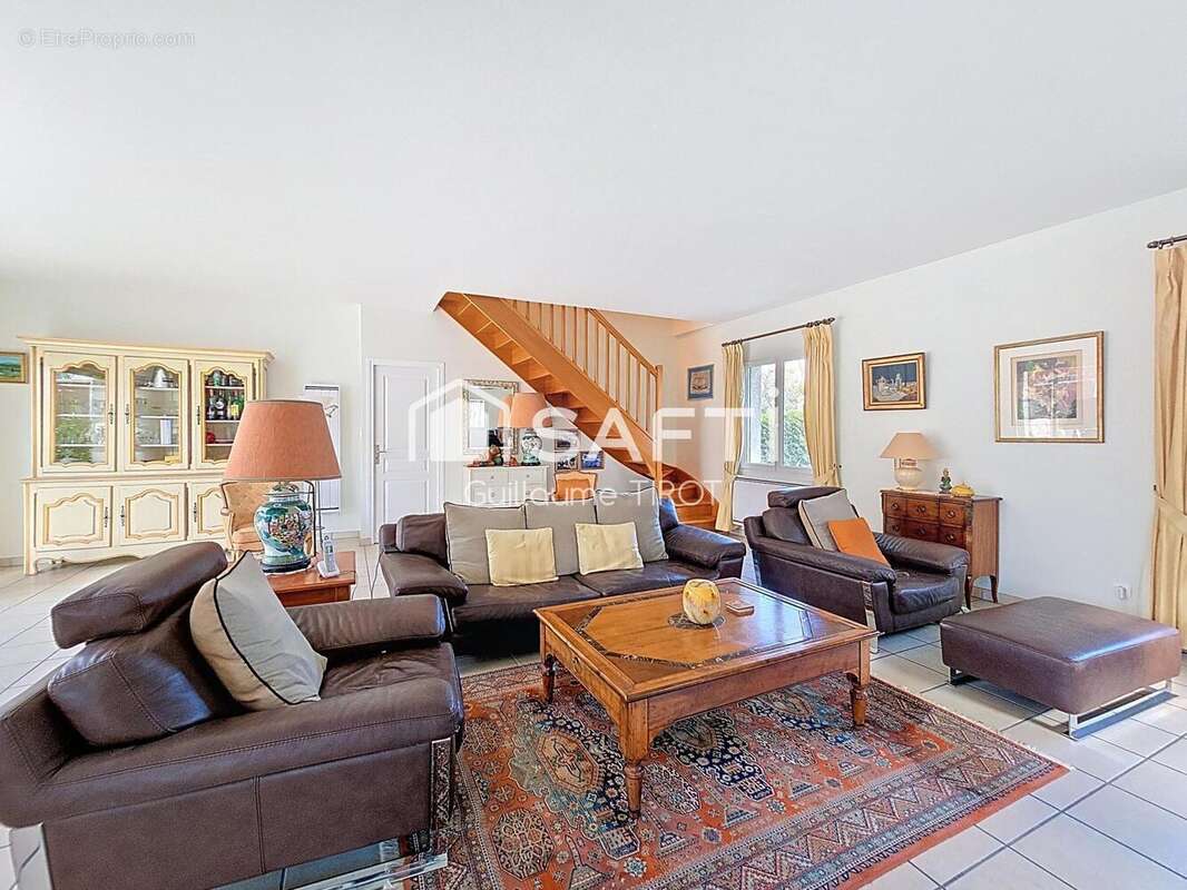 Photo 3 - Maison à SAINT-REMY-EN-ROLLAT