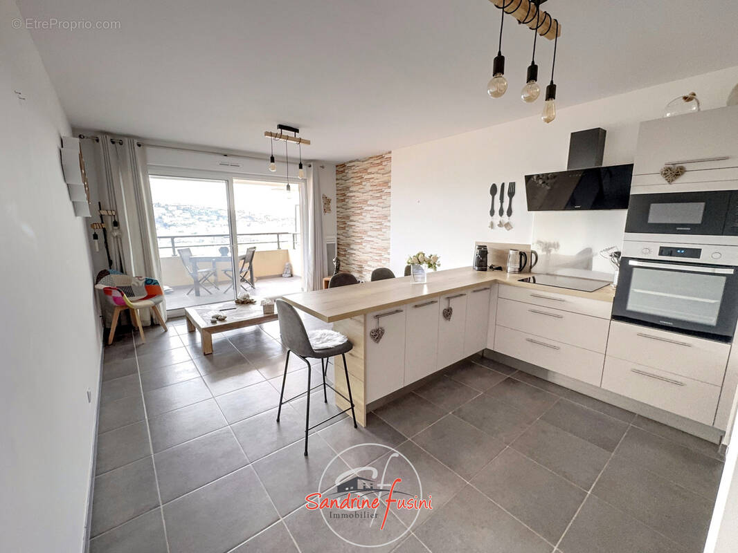 Appartement à SAINT-LAURENT-DU-VAR