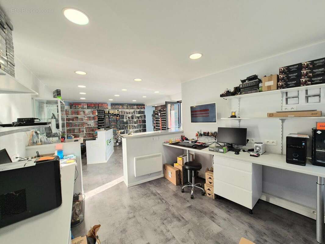 Photo 3 - Commerce à LANDIVISIAU