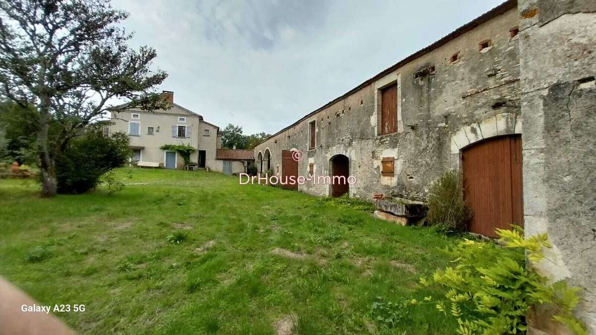 Maison à AUJOLS