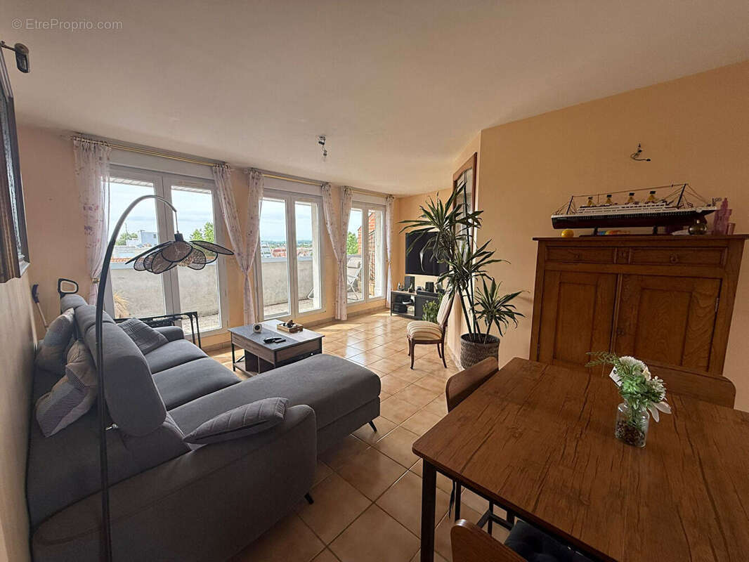 BETHUNE - Hyper centre-ville, appartement de type 3, 91m² au sol, 2 terrasses, garage - photo 3