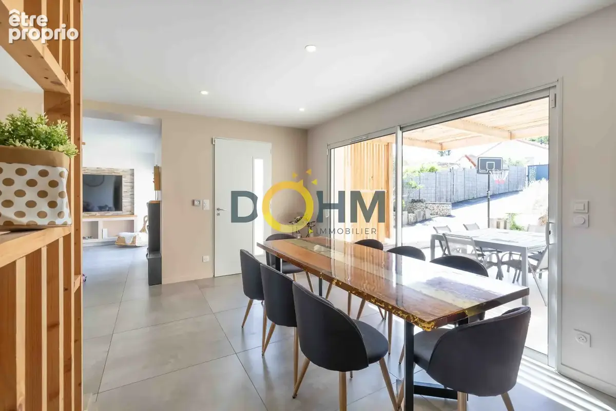 Villa contemporaine de 2021 avec piscine chauffée   123 m2   DPE A   Proche A43 La Tour-du-Pin & Chimilin - photo 7