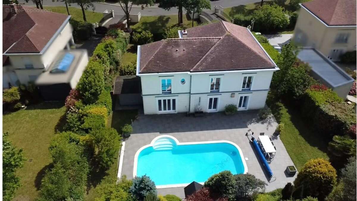 Maison à BAILLY-ROMAINVILLIERS