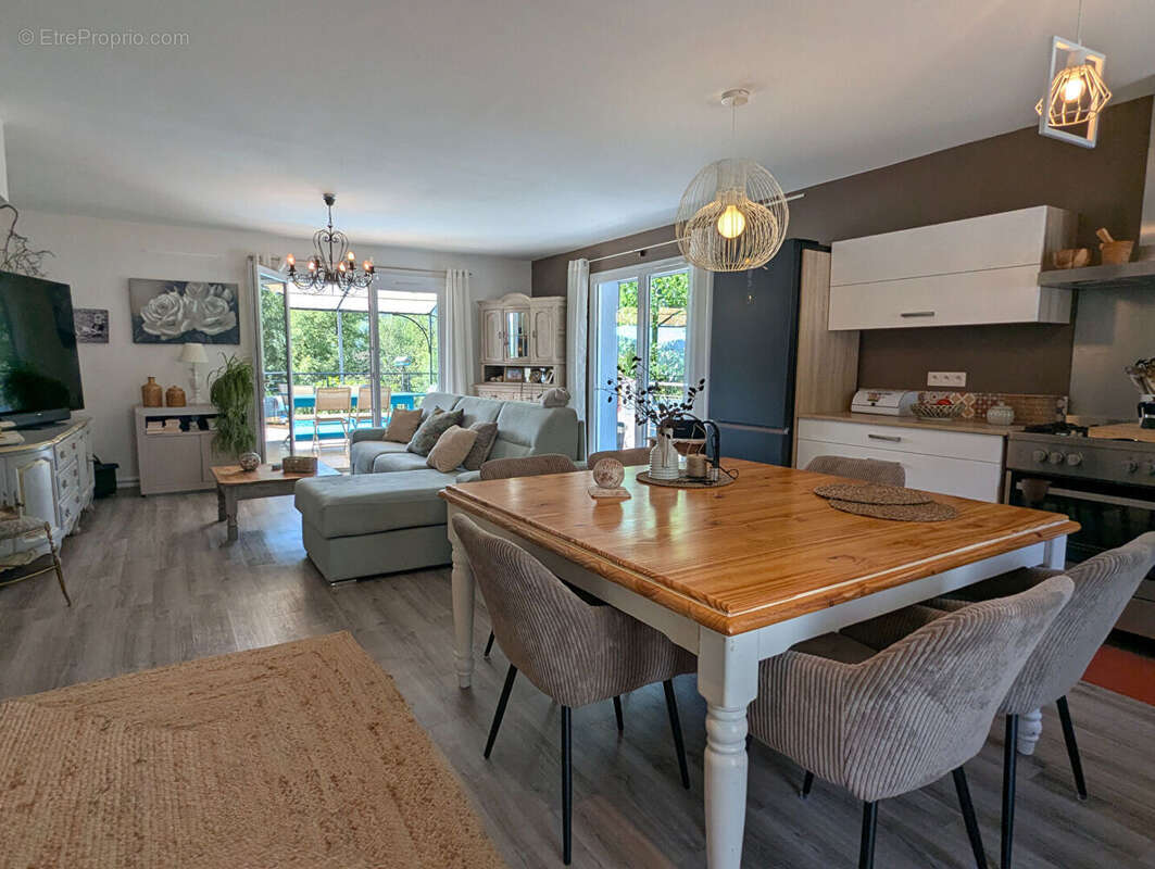 SALERNES, maison de plain-pied, 3 chambres, piscine au calme - photo 7