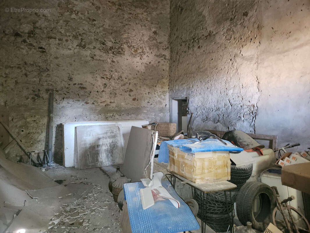 Maison à SAINTE-CECILE-LES-VIGNES