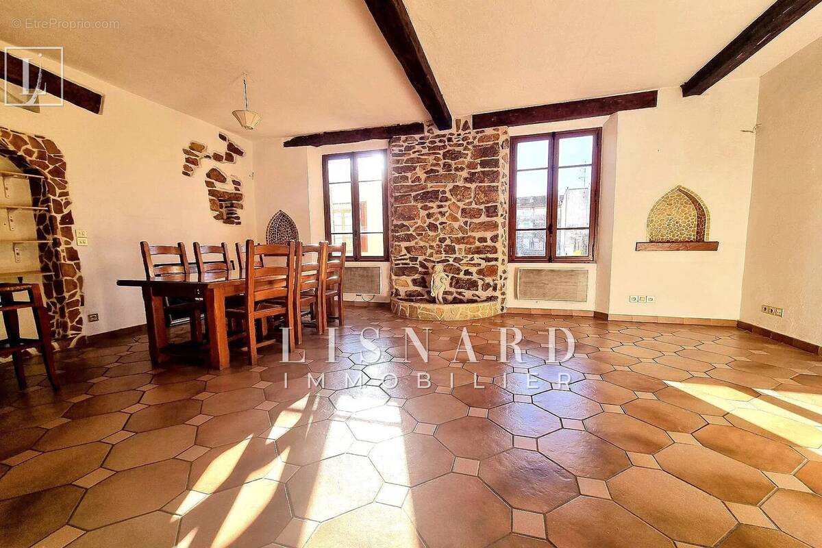 Appartement à VALLAURIS