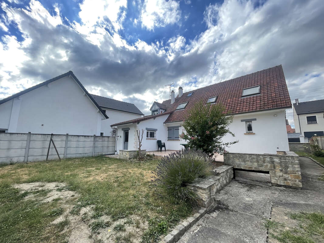 À vendre à Tremblay-En-France : maison de 102m2 - photo 2