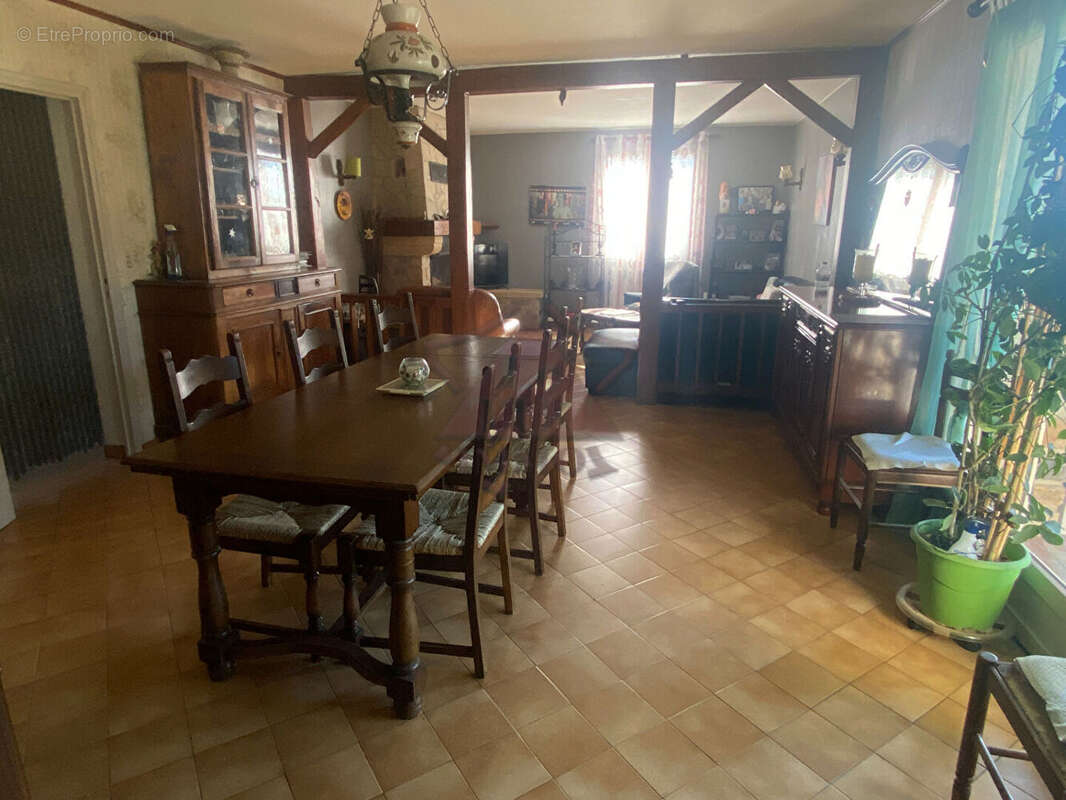 Maison à SAINT-BRES