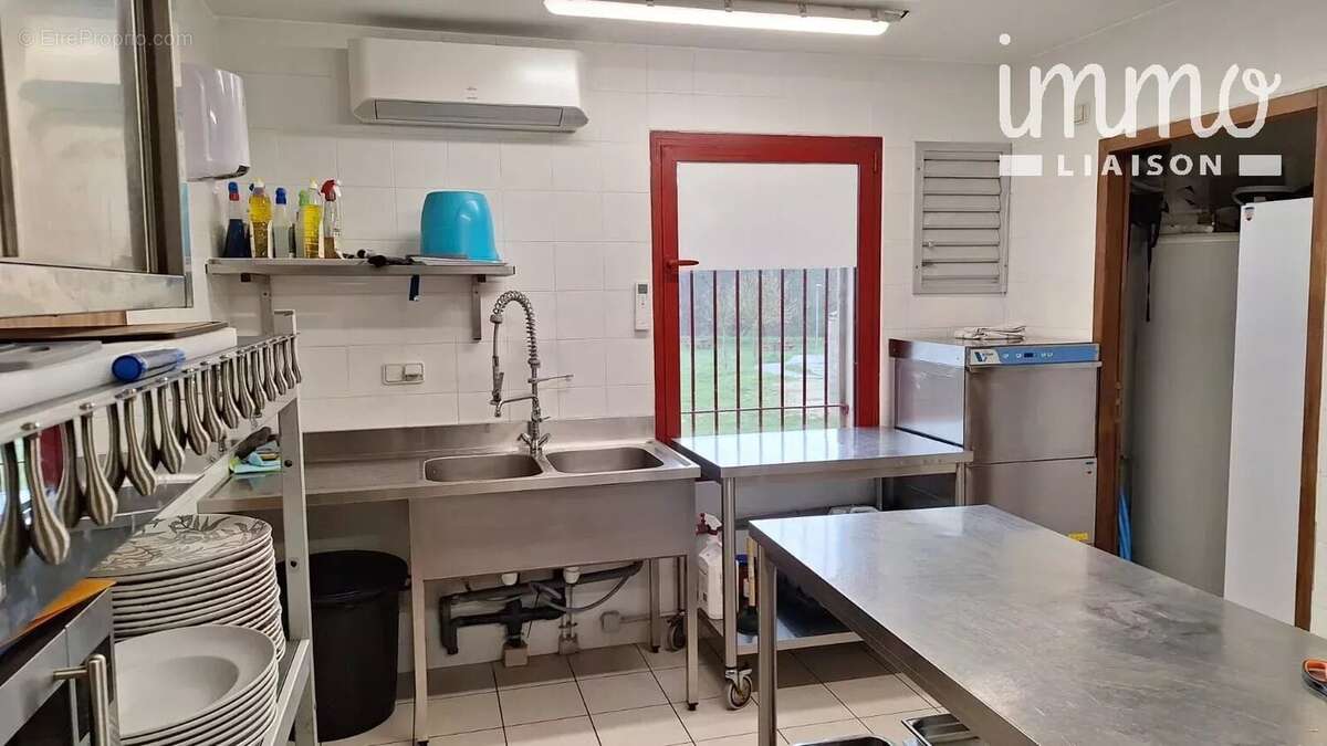 Commerce à SAINT-ANDRE-DE-CRUZIERES