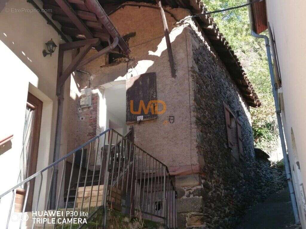 Maison à LIVINHAC-LE-HAUT