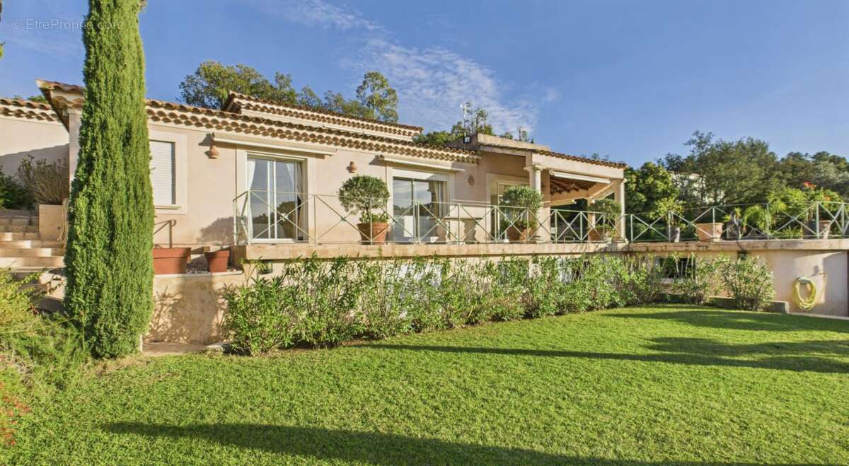 Appartement à LA LONDE-LES-MAURES