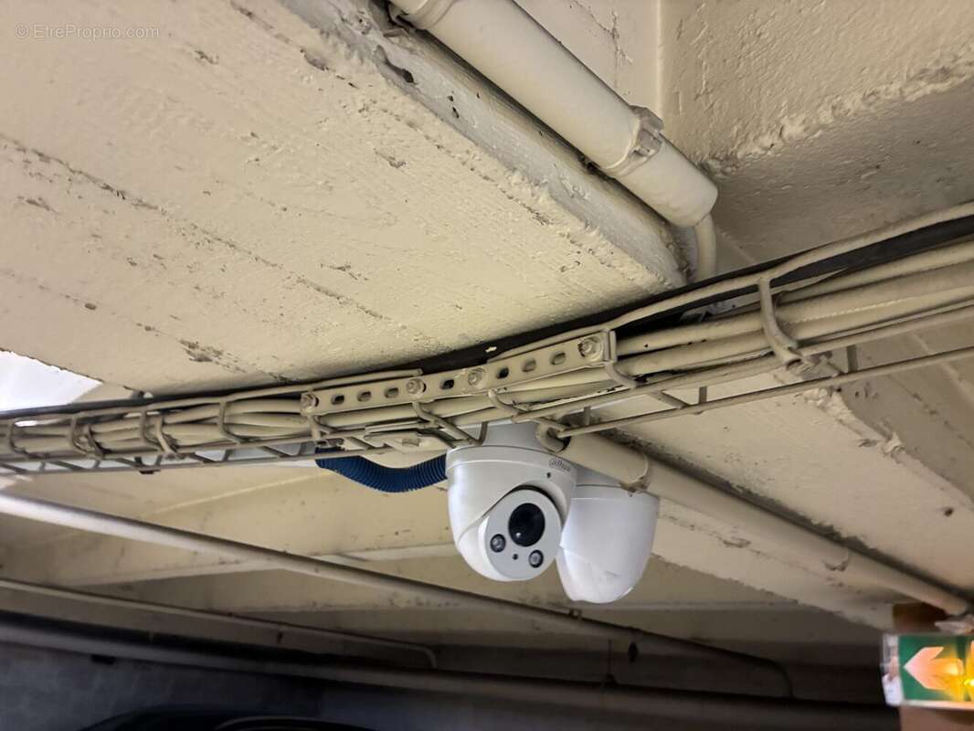 Parking à NEUILLY-SUR-SEINE