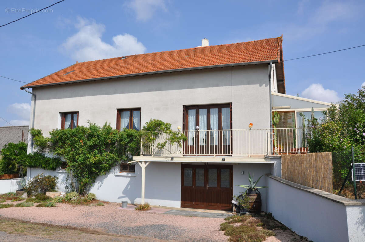 VENTE EN VIAGER OCCUPE, Beau pavillon de 1966, avec 4 chambres, grand jardin paysager et vues superbes... - photo 2