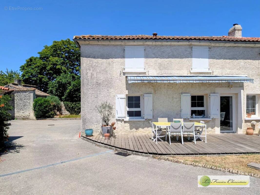 Maison à PUYMOYEN