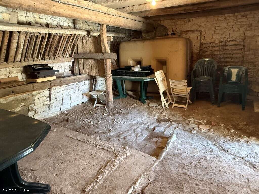 Maison à AIGRE