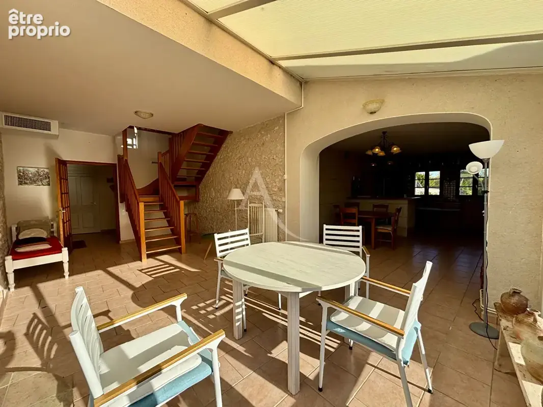 Maison ancienne en parfait état aux mutliples possibilités - photo 3