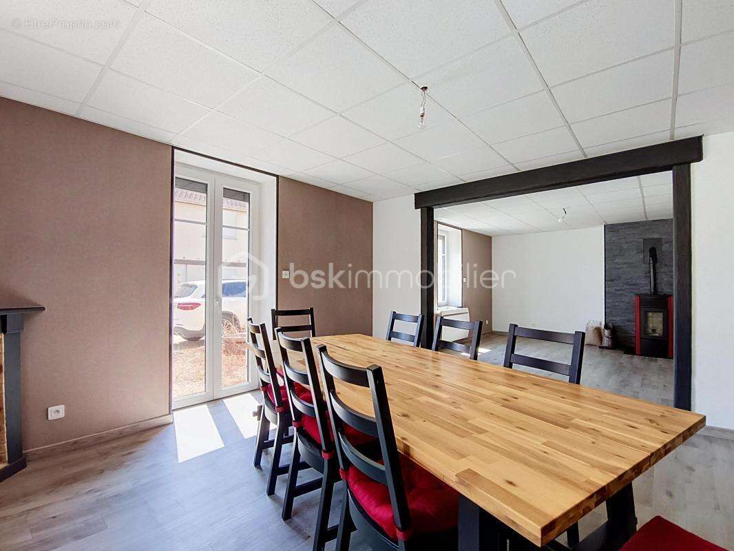 Maison entièrement rénovée de 130 m² avec garage et potentiel d'aménagement - photo 4