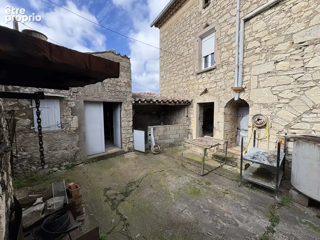Courry, mas en pierre de 413 m2 de surface sur 533 m2 de terrain avec puit - photo 2