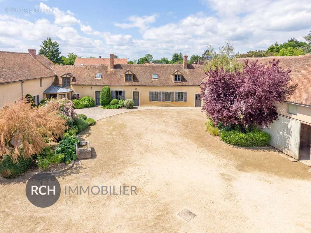 Maison à HOUDAN