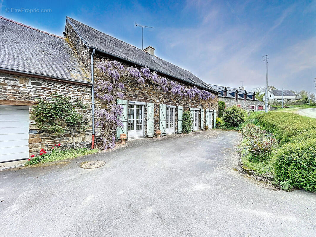 Maison à BAGUER-PICAN