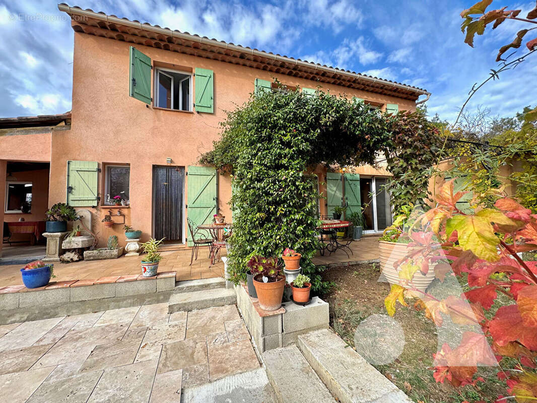 Maison à VILLECROZE