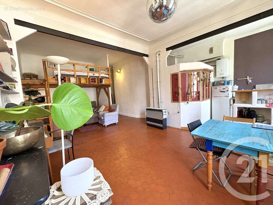 Appartement à MARSEILLE-1E