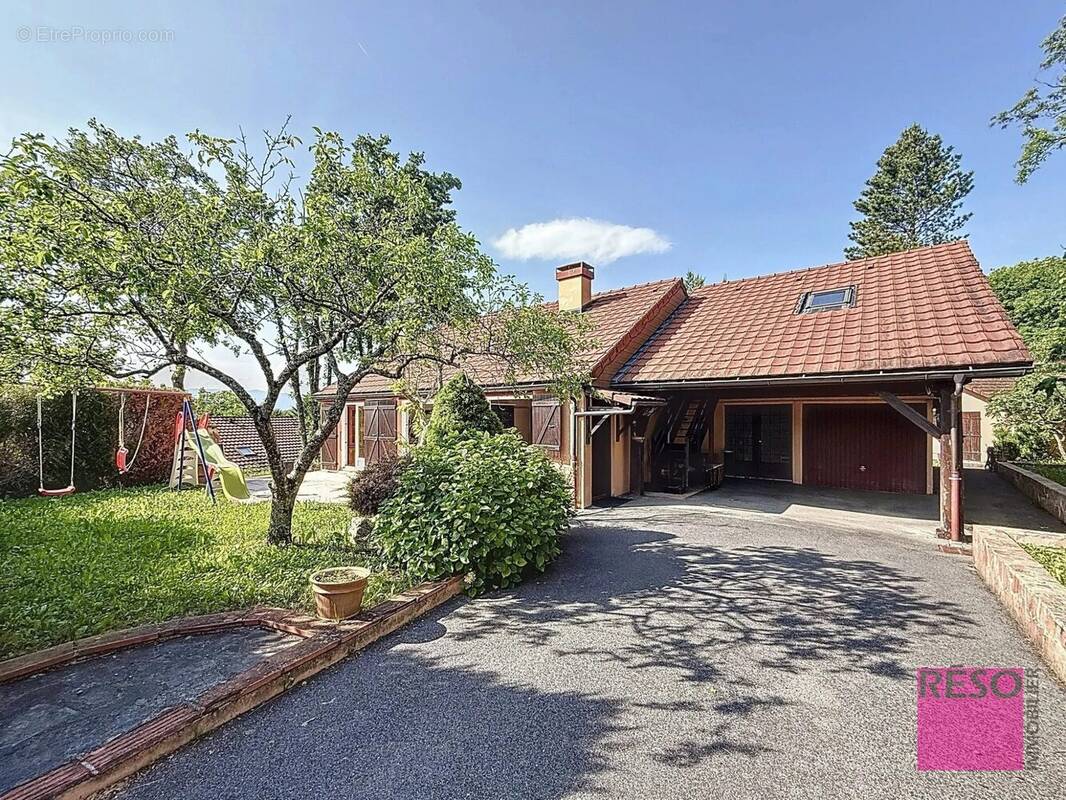 Maison à COLLONGES-SOUS-SALEVE