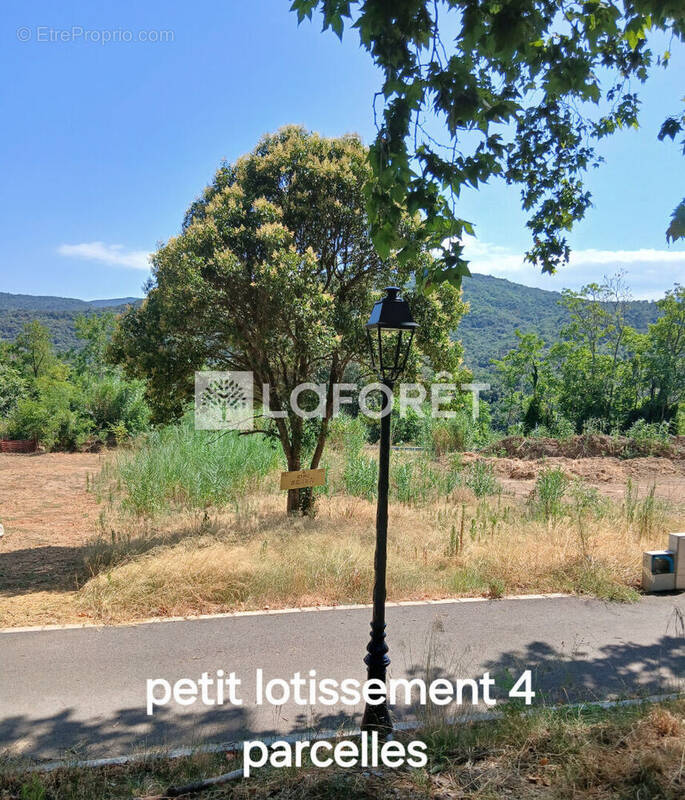 Terrain à LES CLUSES