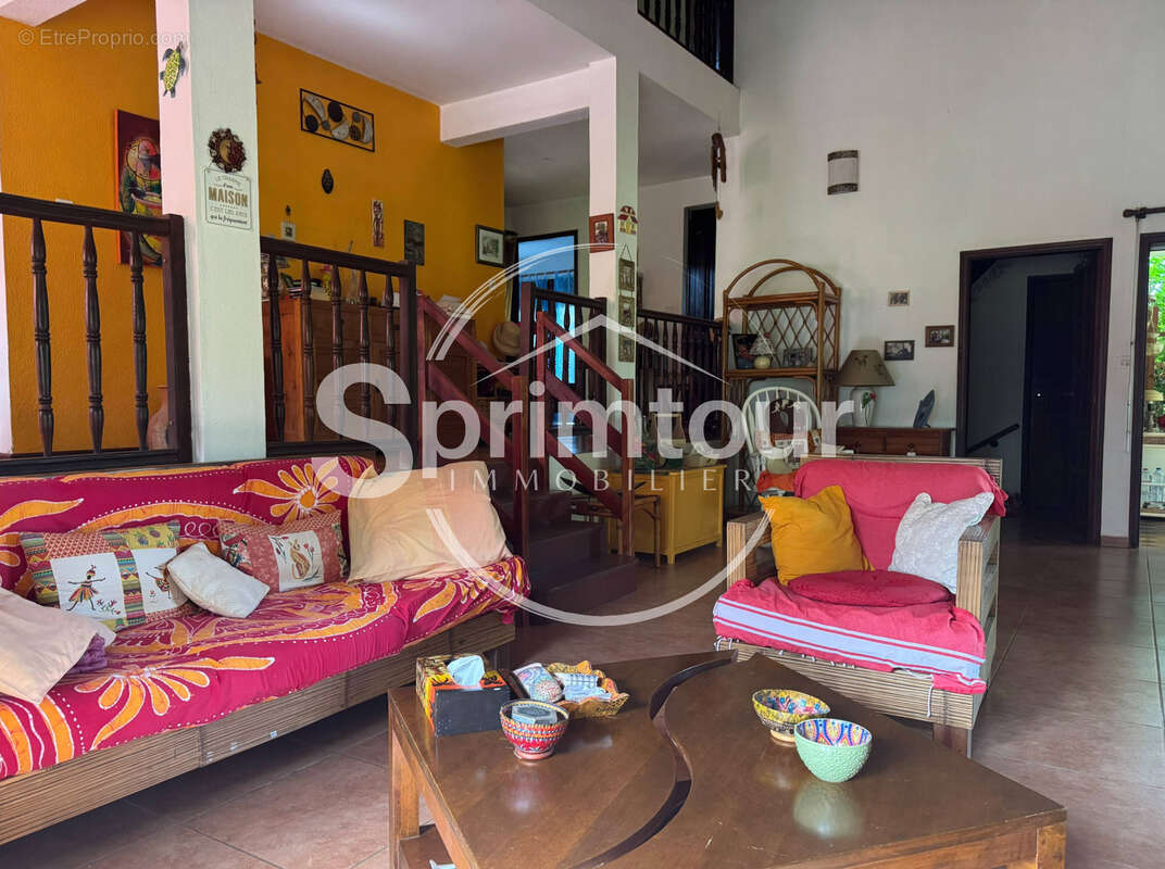 GOURBEYRE, villa T5 avec terrasse , double garage sur un grand terrain - photo 6
