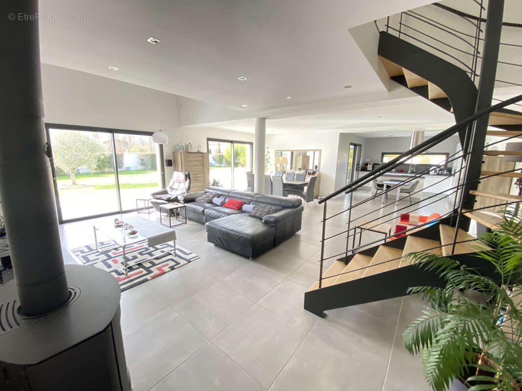 Aux portes de riorges, villa contemporaine - photo 7