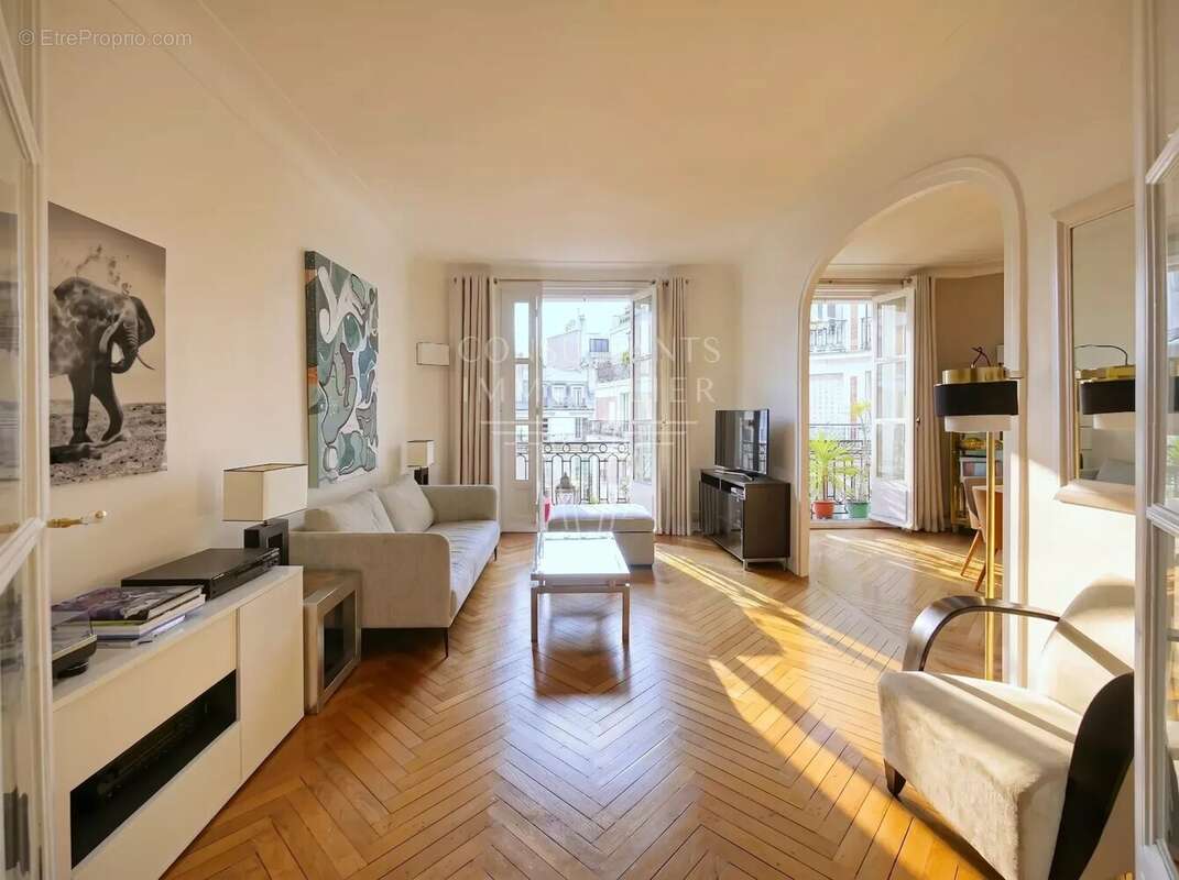 Appartement à PARIS-16E
