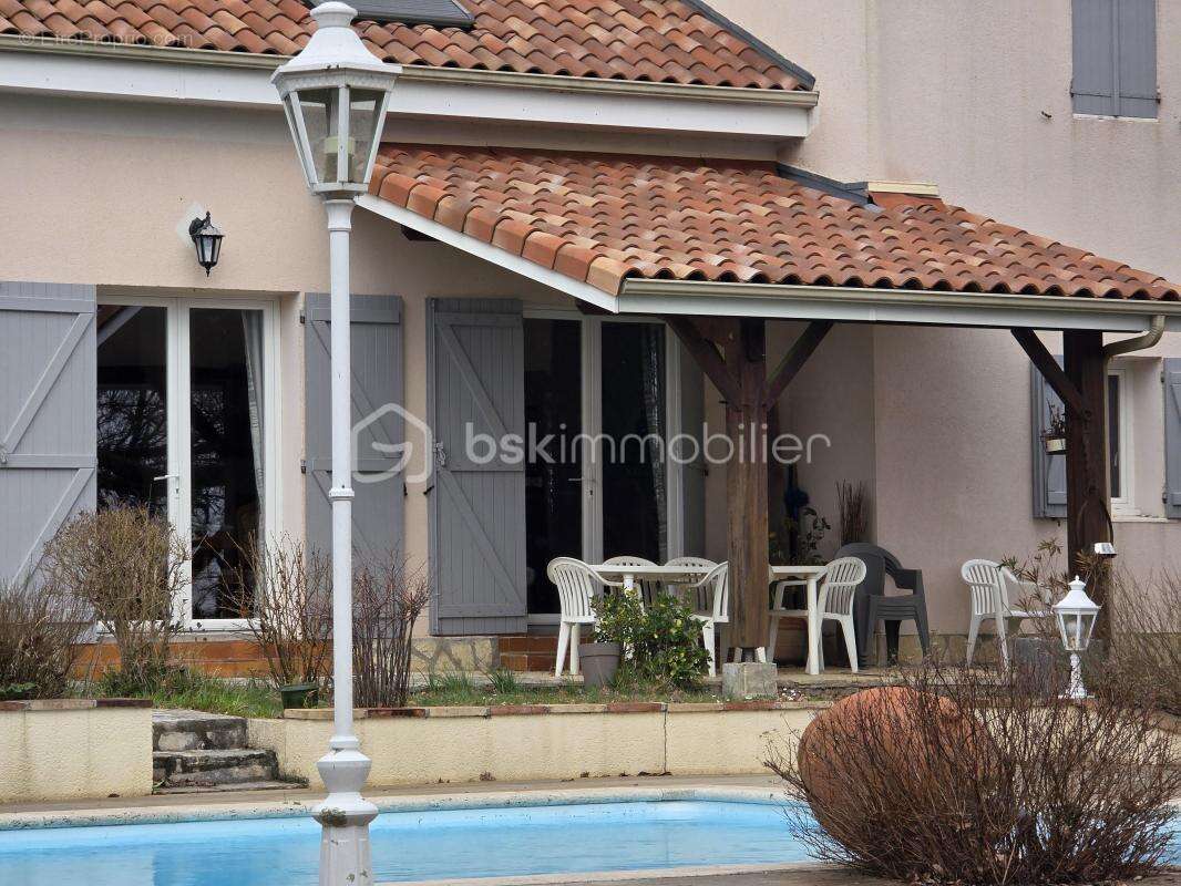 Maison à SAINTE-COLOMBE-EN-BRUILHOIS