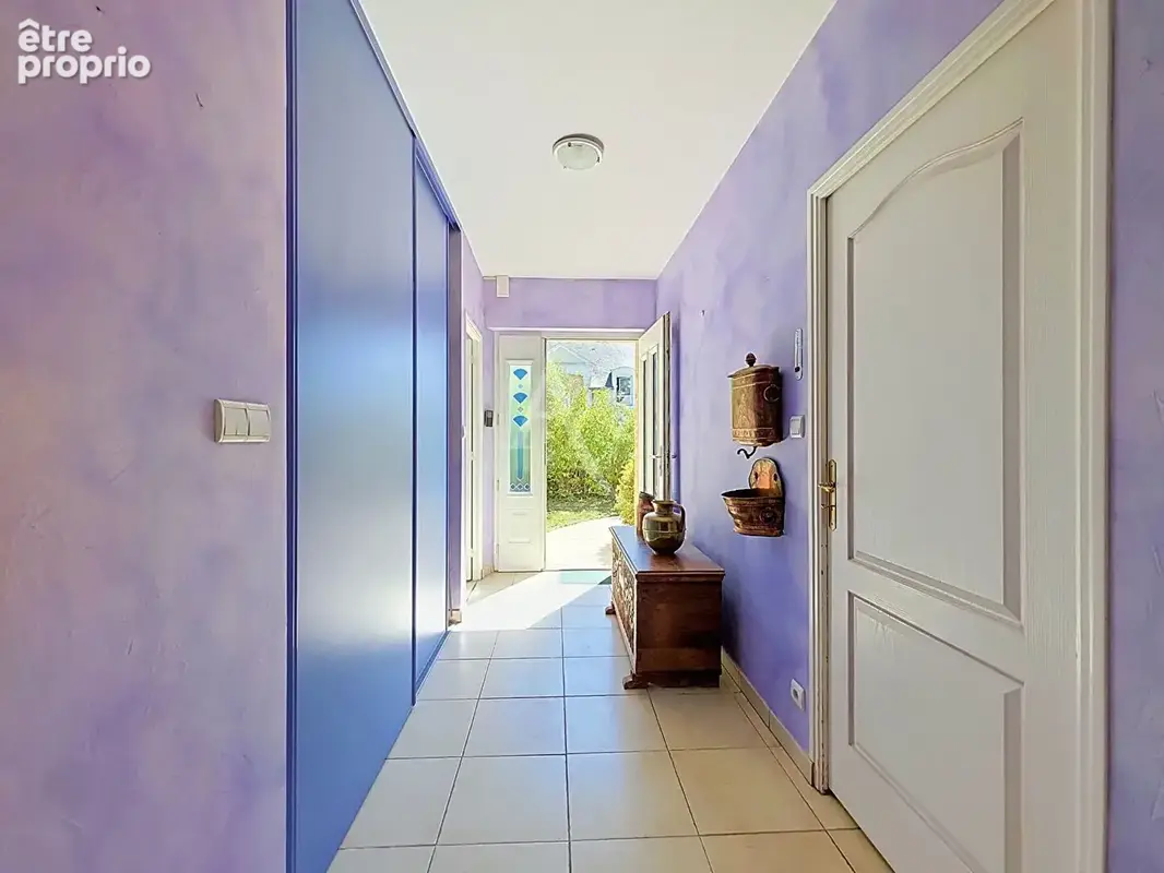 Maison de plain pied de 192m²  Saint-Jean-De-Linières - photo 4