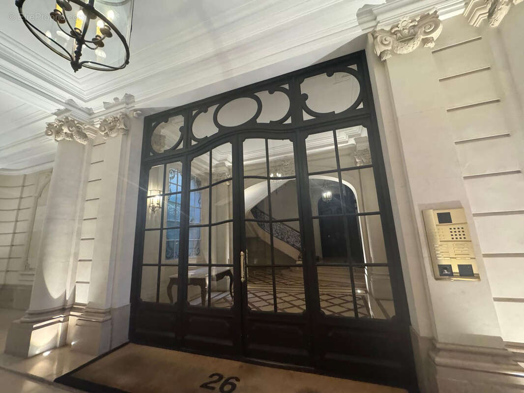 Appartement à PARIS-16E