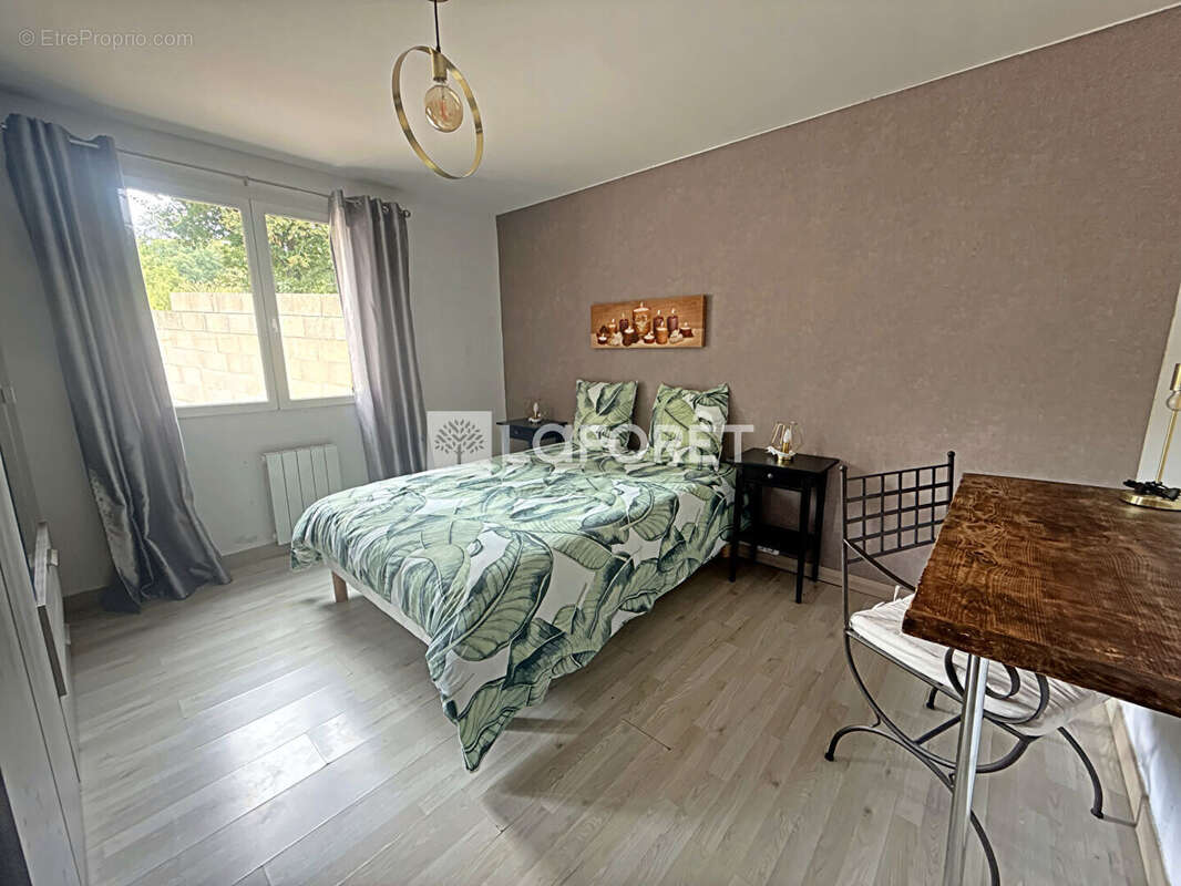 Maison à BAGE-LA-VILLE