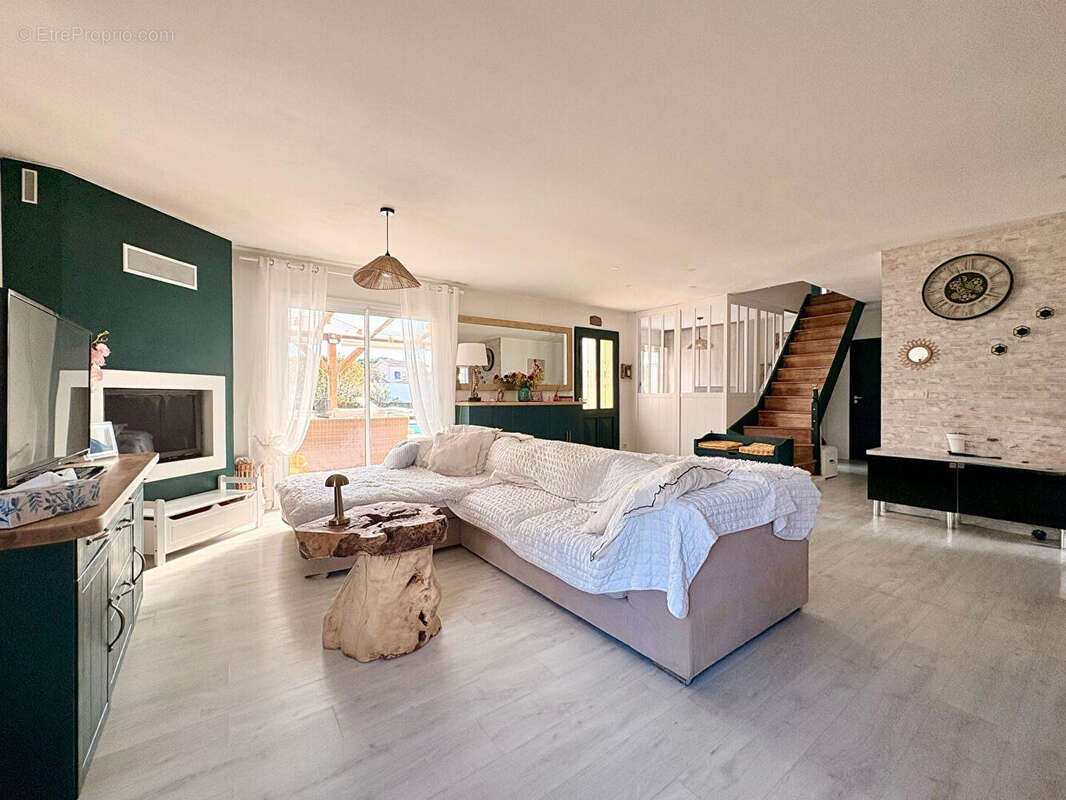 Maison Gujan Mestras 6 pièces avec piscine et magnifique terrasse. - photo 2