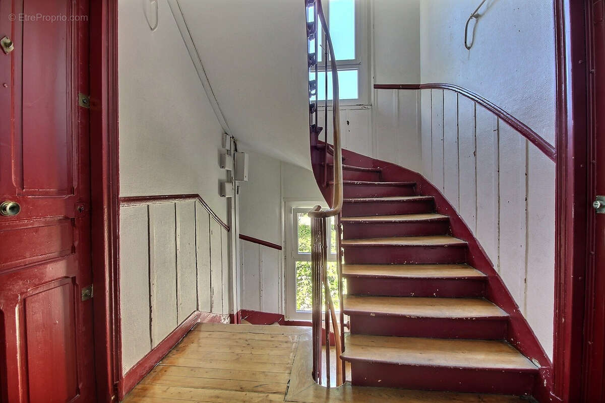 Appartement à COURBEVOIE