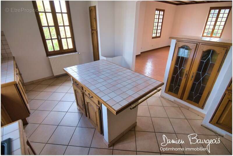 Appartement à POUGNY