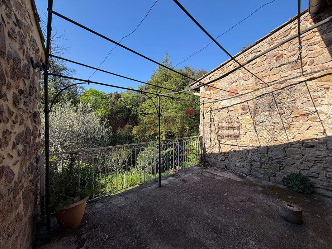 Maison à CHARMES-SUR-RHONE