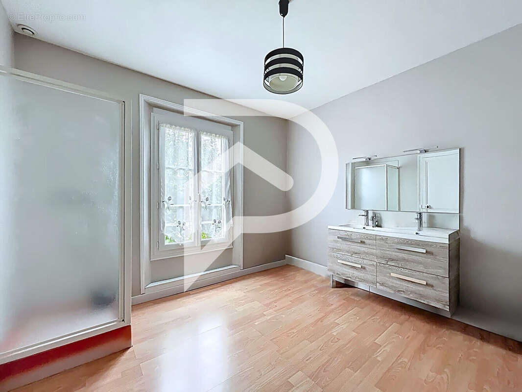 Maison à SAINT-REMY-SUR-AVRE