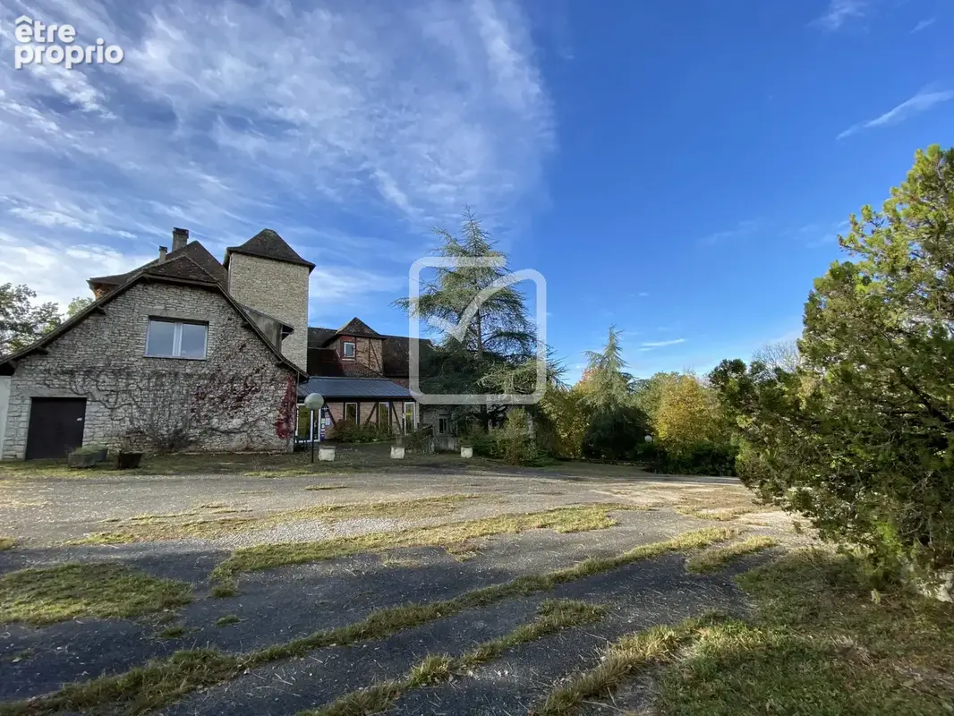 Propriété avec vaste demeure de 1200 m2, tennis, héliport au coeur d’un parc arboré - photo 5