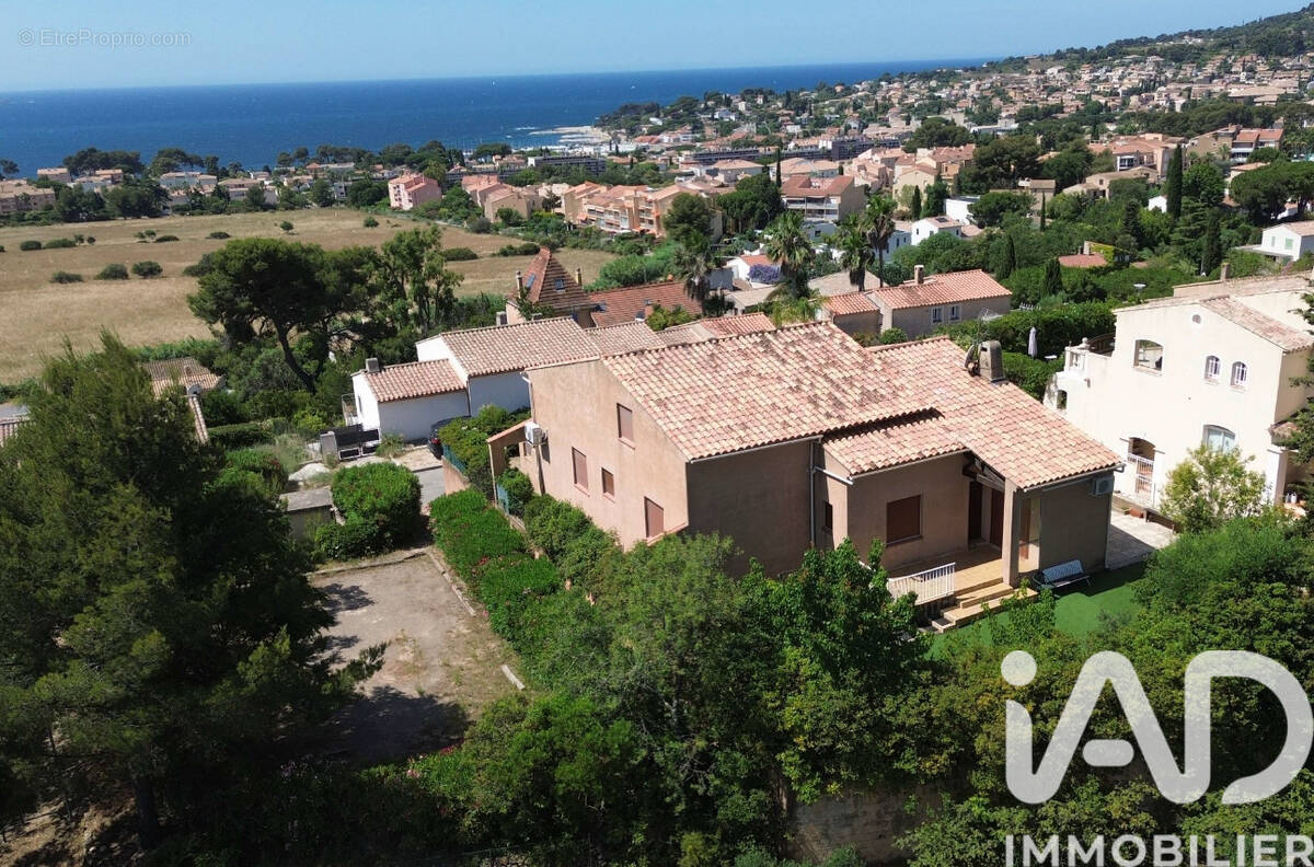 Photo 1 - Maison à CARQUEIRANNE