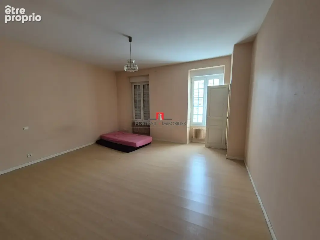 Appartement 380 m² à Blaye  - photo 3
