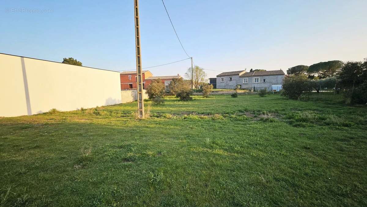 Terrain à SAINT-QUENTIN-LA-POTERIE