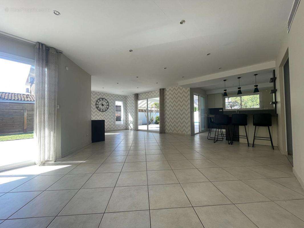 Maison Pessac 7 pièce(s) 5 CHAMBRES + BUREAU 194 m2 - photo 8