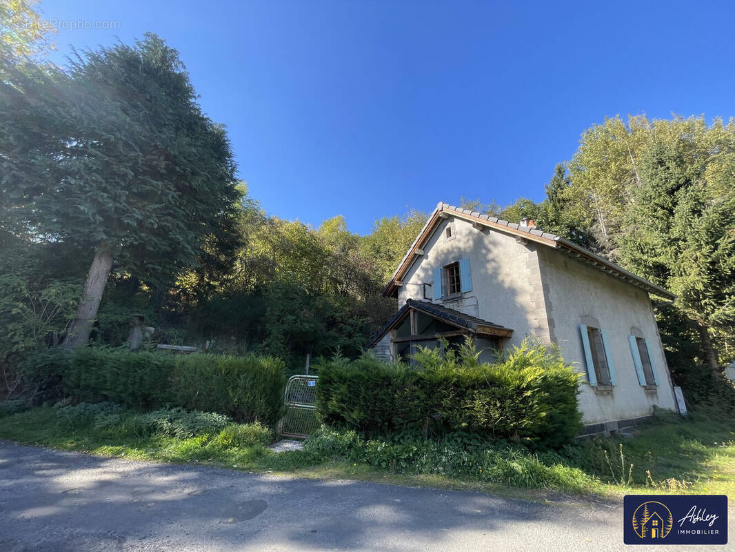 Maison 3 pièces LUGARDE - Maison à LUGARDE