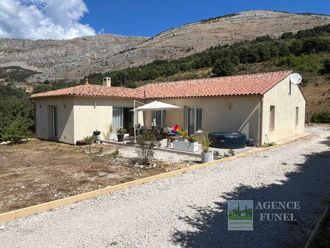 Maison à ESCRAGNOLLES