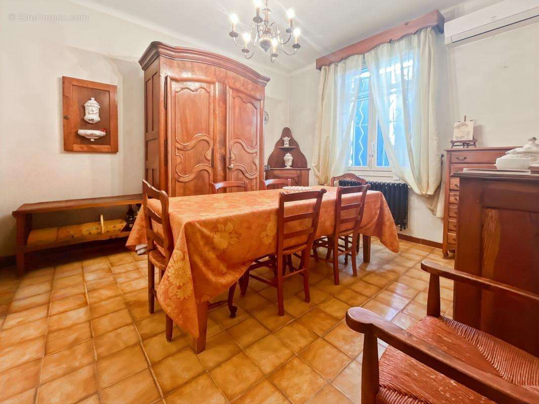 Maison à CHATEAUNEUF-LES-MARTIGUES